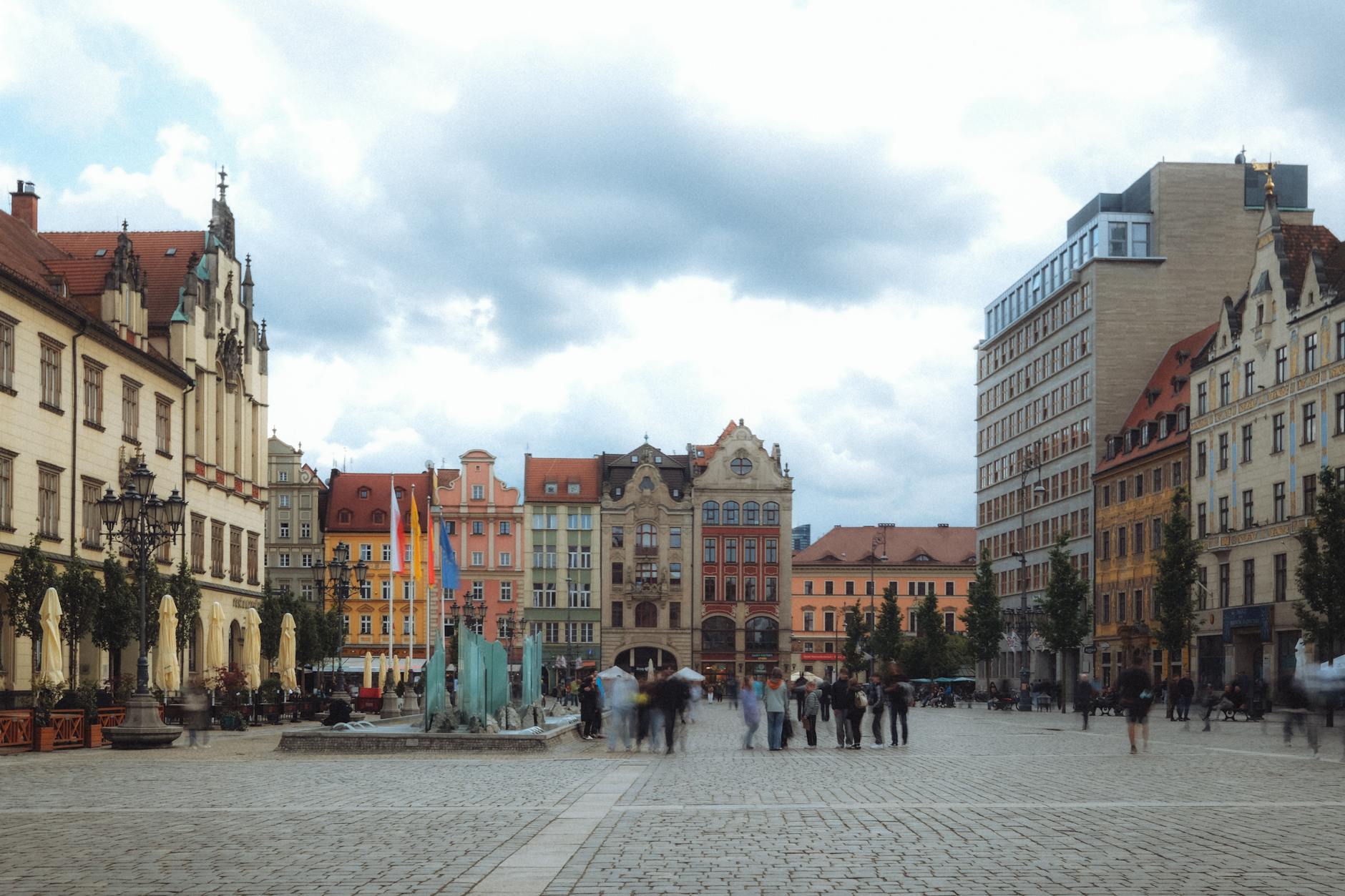 Rynek pracy w Olsztynie: młodzi szukają szans, pracodawcy czekają na kandydatów